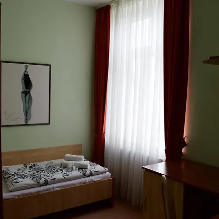 Antler Hotel 3*